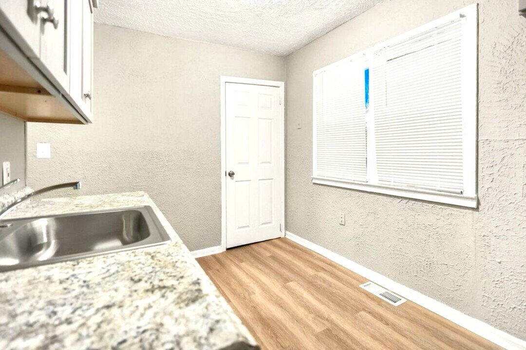 8499 Meadow Ave in Warren, MI - Building Photo