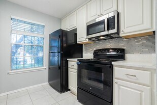 5275 Meadow Rise St in San Antonio, TX - Building Photo