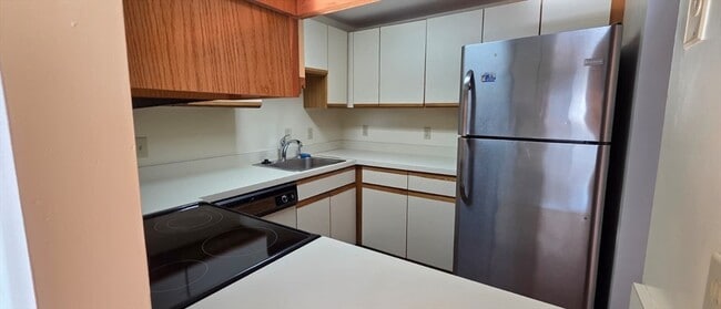 property at 200 Ledgewood Dr