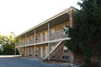 Imperial Studio Apartments in Lexington, KY - Building Photo - Building Photo