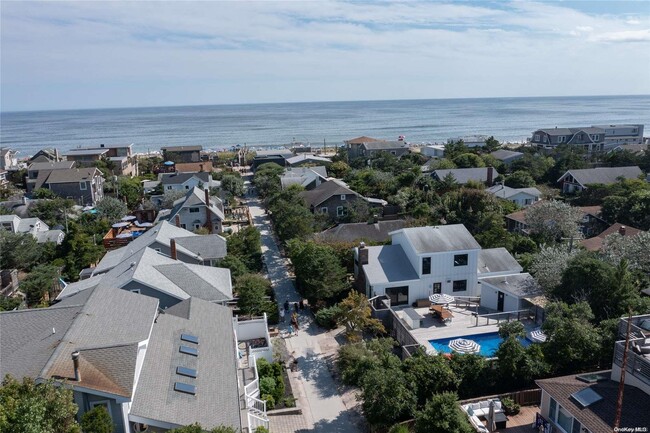 220 Cottage Walk in Ocean Beach, NY - Building Photo - Building Photo