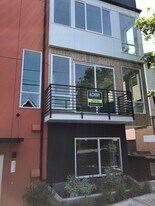 2515 E Yesler Wy in Seattle, WA - Building Photo