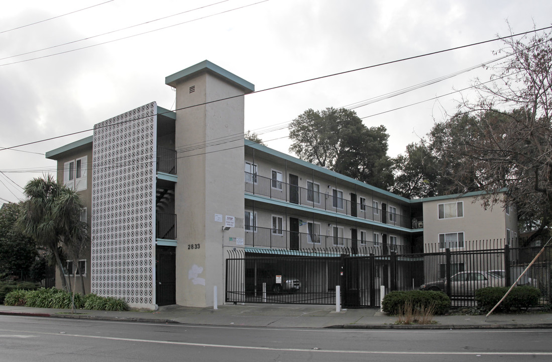 2833 Foothill Blvd in Oakland, CA - Building Photo