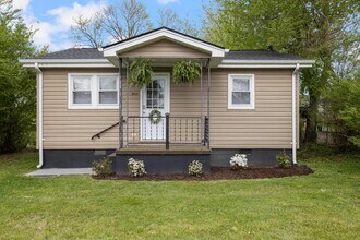 2411 Park Ave in Johnson City, TN - Building Photo - Building Photo