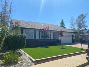 381 Bountiful Path in Redding, CA - Building Photo - Building Photo