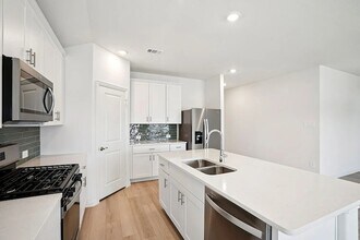 704 Edgehurst Dr in McKinney, TX - Foto de edificio - Building Photo