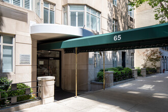 65 E 76th St in New York, NY - Foto de edificio - Building Photo