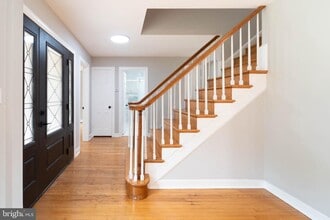 9211 Bells Mill Rd in Potomac, MD - Building Photo - Building Photo