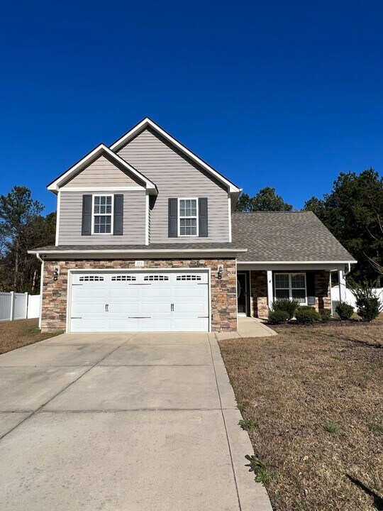 223 Bayleaf Dr in Raeford, NC - Building Photo
