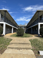 Crestview Apartments in Charlottesville, VA - Foto de edificio - Building Photo