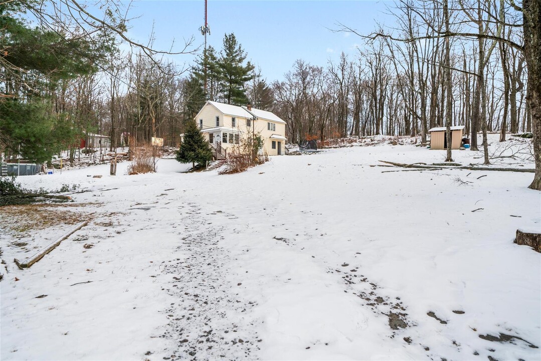 12 Hillcrest Ave in Monticello, NY - Building Photo