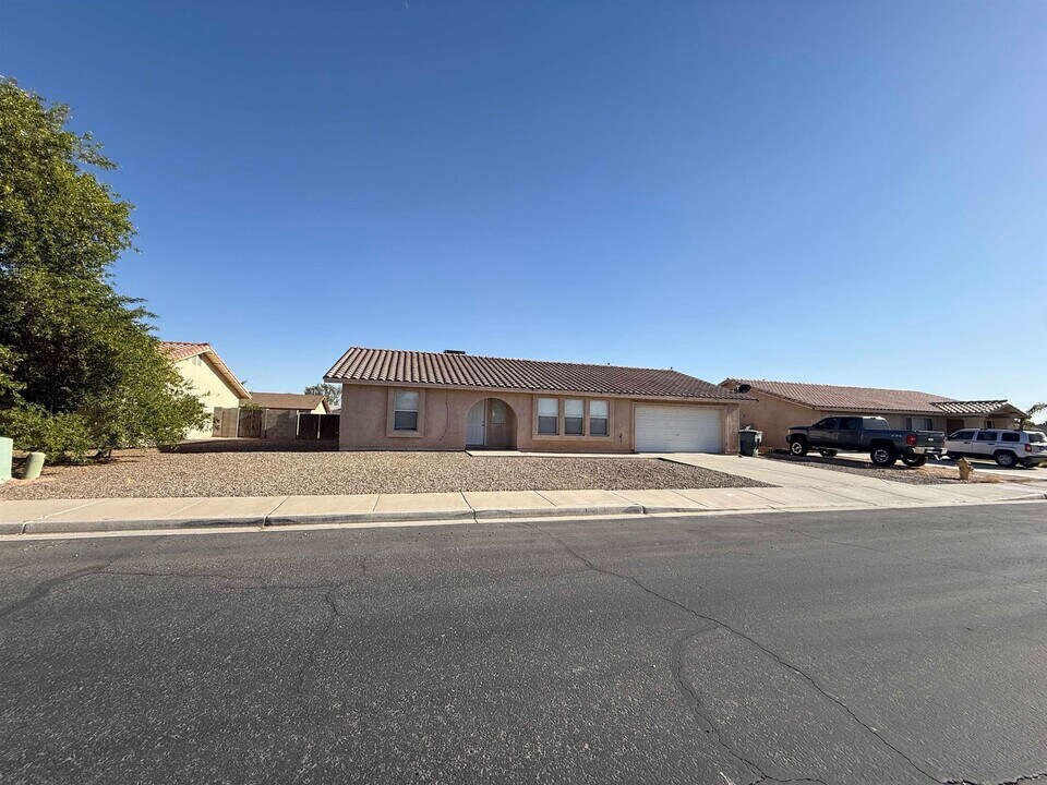 6141 E 40th Pl in Yuma, AZ - Building Photo
