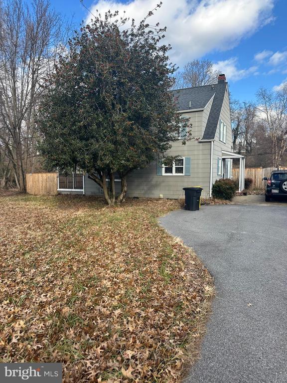 property at 415 Stanford Ct