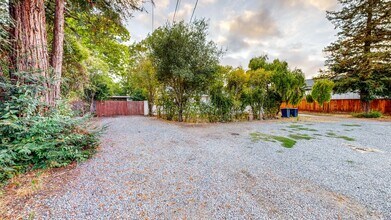 745 Acacia Ln in Santa Rosa, CA - Building Photo - Building Photo