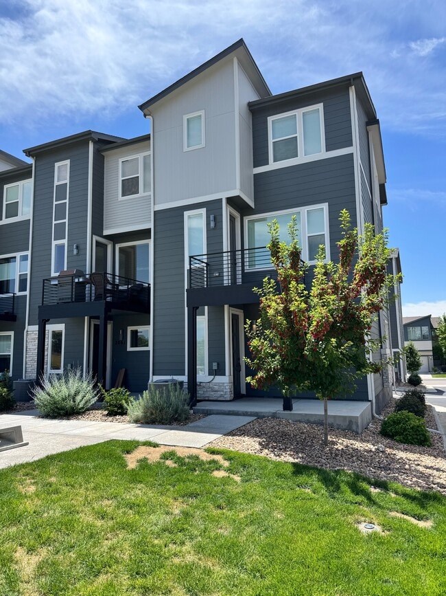 2865 W 69th Ave in Federal Heights, CO - Foto de edificio - Building Photo