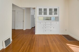 5646 12th Ave NE in Seattle, WA - Building Photo - Building Photo