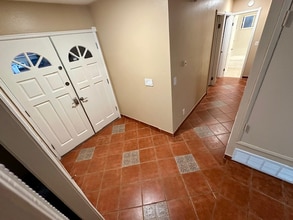 381 E Emerson St in Chula Vista, CA - Foto de edificio - Building Photo