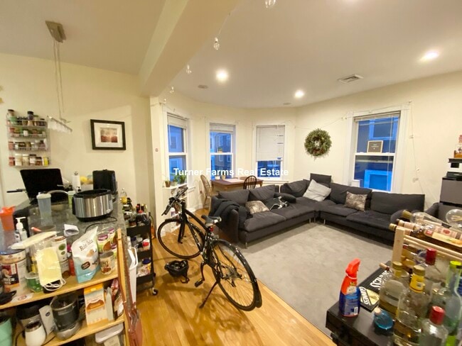 5 Oswald St, Unit 3 in Boston, MA - Building Photo - Building Photo