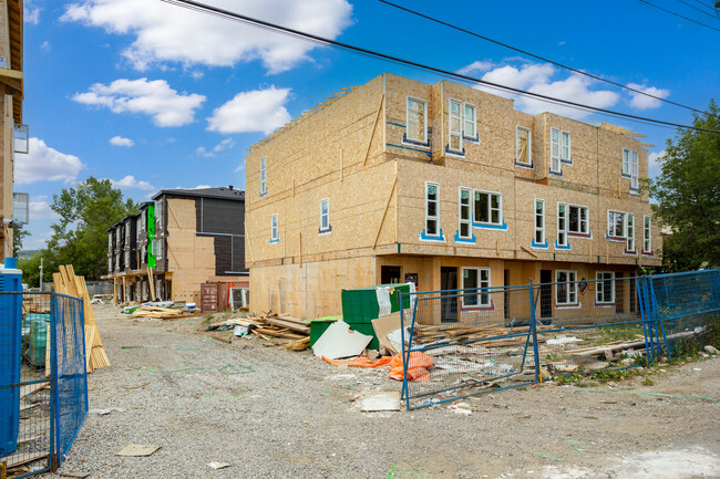 Bow 34 Townhomes in Calgary, AB - Building Photo - Building Photo