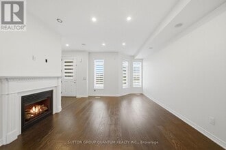 3073 Neyagawa Blvd in Oakville, ON - Building Photo - Building Photo