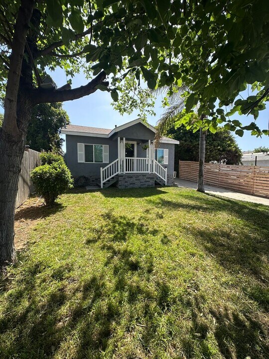 129 Norton Ave in San Diego, CA - Building Photo