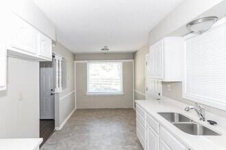 6076 Elk Grove Rd in Memphis, TN - Building Photo - Building Photo