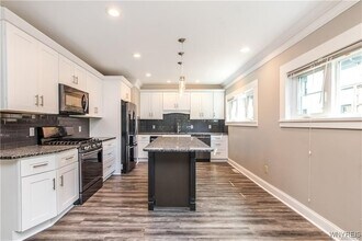 371 Linwood Ave in Buffalo, NY - Building Photo - Building Photo