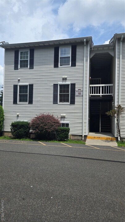 18 Lexington Hills Rd in Harriman, NY - Building Photo