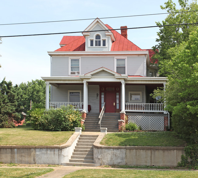 1717 Patterson Ave in Roanoke, VA - Foto de edificio - Building Photo