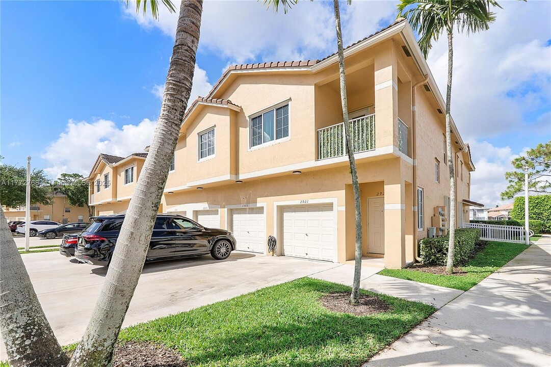 2921 Crestwood Ter in Margate, FL - Building Photo