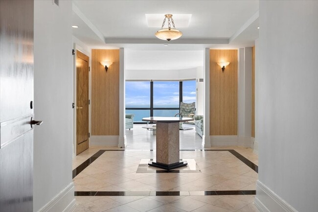 100 E Huron St in Chicago, IL - Building Photo - Building Photo