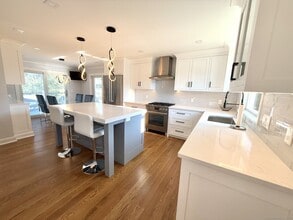 1 Sandy Way in Fairfield, CT - Building Photo - Building Photo