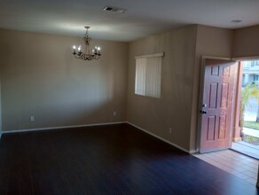 977 Garrett Way in San Jacinto, CA - Building Photo - Building Photo