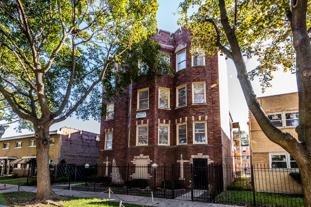 7939 S Dobson Ave in Chicago, IL - Building Photo