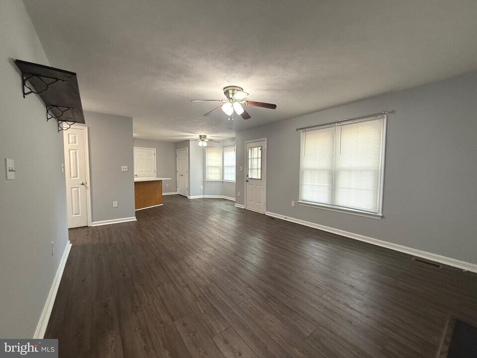 10002 Erlwood Ct in Fredericksburg, VA - Foto de edificio