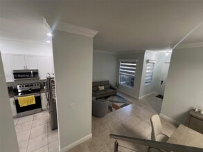 3359 Lakeside Dr in Davie, FL - Building Photo - Building Photo