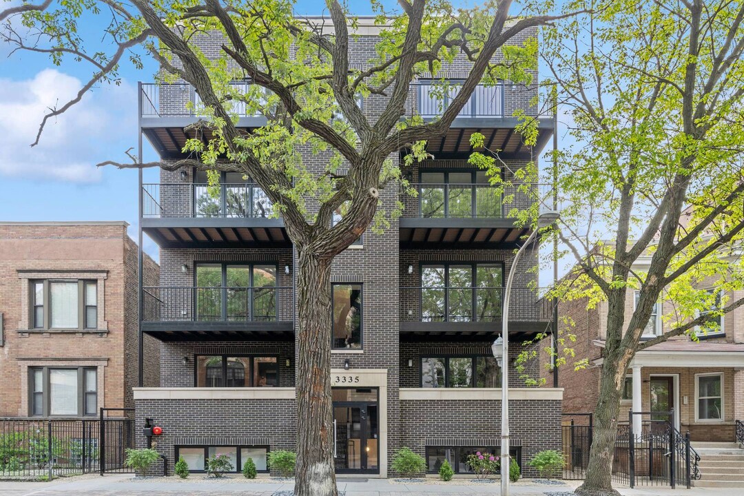 3335 N Sheffield Ave in Chicago, IL - Building Photo