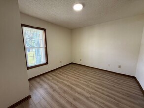 715 Pinewood Dr in Jacksonville, NC - Building Photo - Building Photo