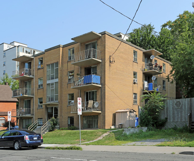 200 Hunter St W in Hamilton, ON - Building Photo - Primary Photo