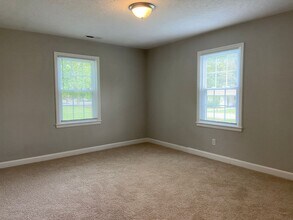 806 Graylyn Dr in High Point, NC - Building Photo - Building Photo