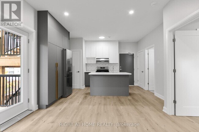 63 Acacia Ave in Ottawa, ON - Building Photo - Building Photo