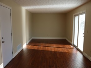 6247 Marshall Bay Cir in Grove City, OH - Building Photo - Building Photo