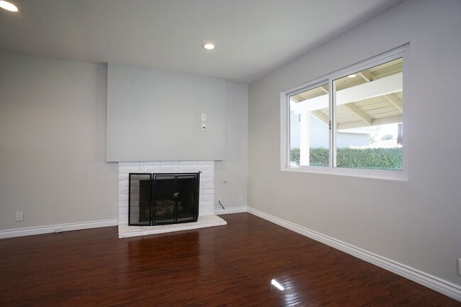 12024 Alberta Dr in Culver City, CA - Building Photo - Building Photo