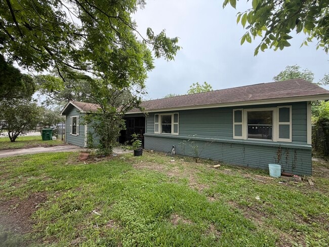 222 E John Alber Rd