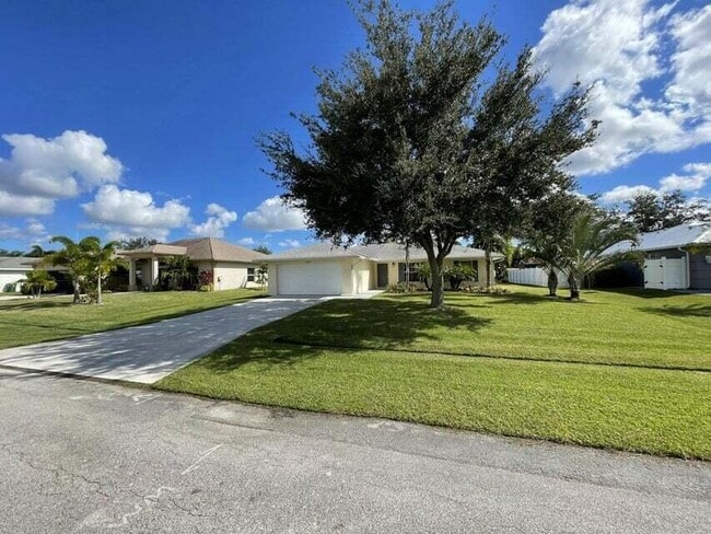 3661 SW Camastro St in Port St. Lucie, FL - Building Photo - Building Photo