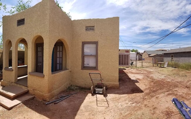 407 W Aspinwall St in Winslow, AZ - Foto de edificio - Building Photo