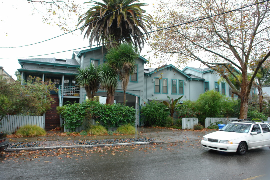 2120 6th St in Berkeley, CA - Foto de edificio