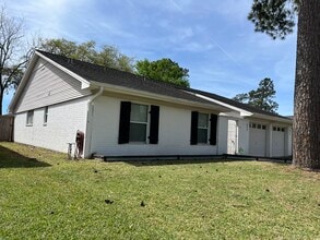 3503 Canterbury Dr in Baytown, TX - Building Photo - Building Photo
