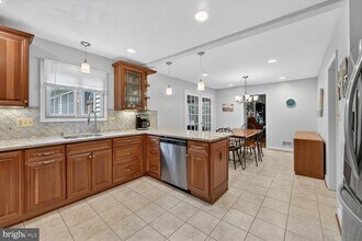 7010 Lamp Post Ln in Alexandria, VA - Building Photo - Building Photo