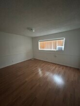 13931 Bessemer St in Van Nuys, CA - Foto de edificio - Building Photo